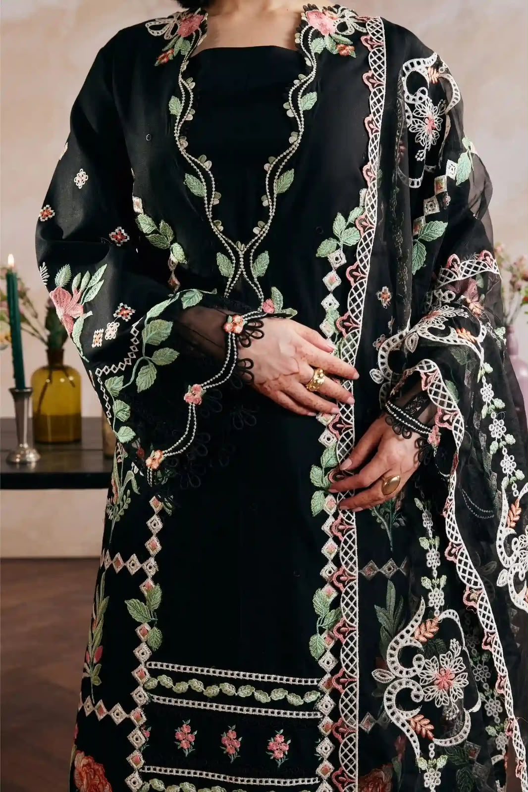 MARIYAM HUSSAIN 3PC DHANAK HEAVY EMBROIDERY SC 01